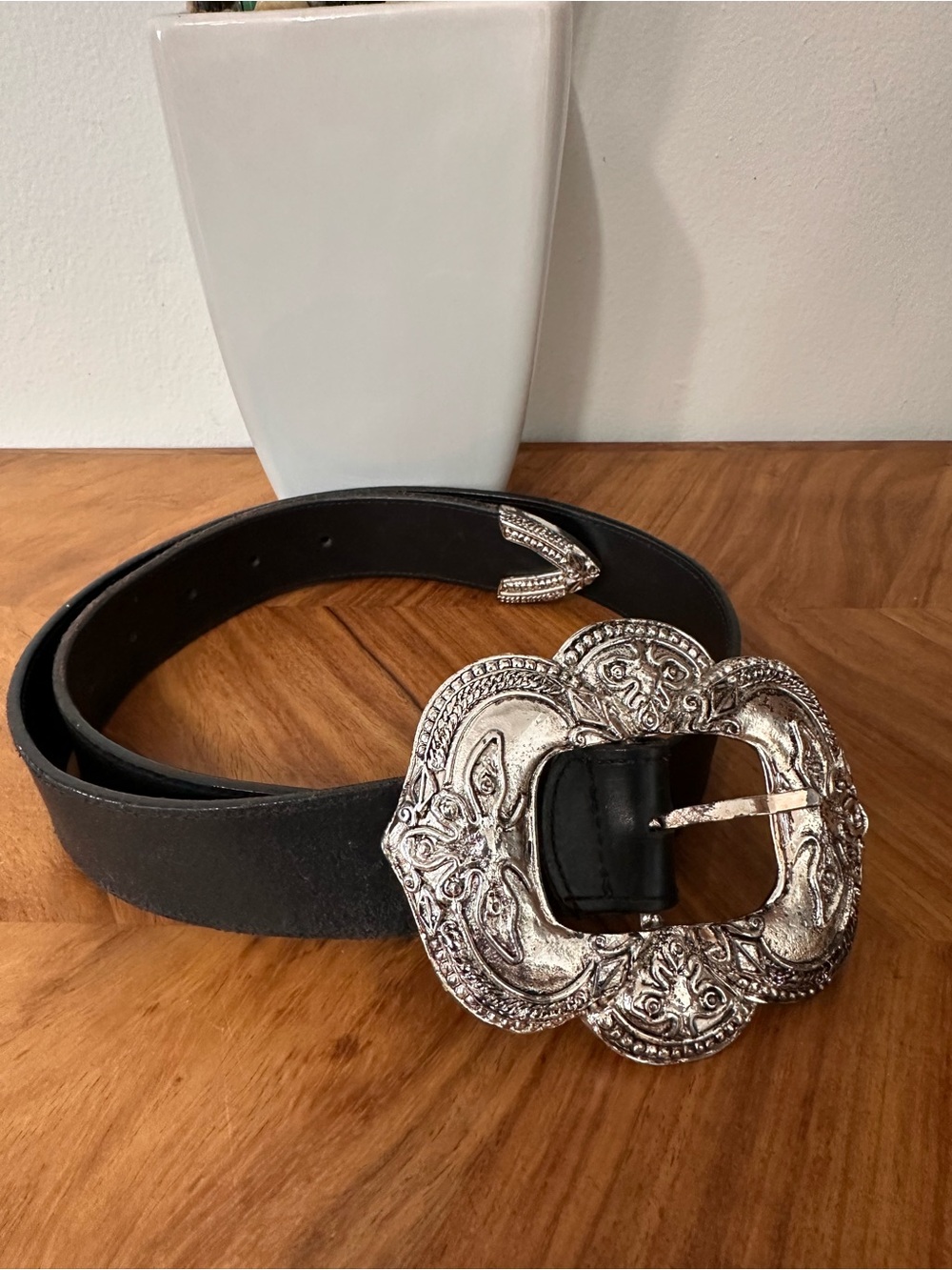 VTG Linea Pelle Black Leather Belt Ornate Buckle SZ M Classic Boho Luxury Y2K